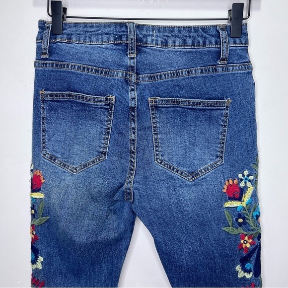 Angel Kiss Mid Rise Embroidered Skinny Jeans Size 1 - Picture 6 of 10